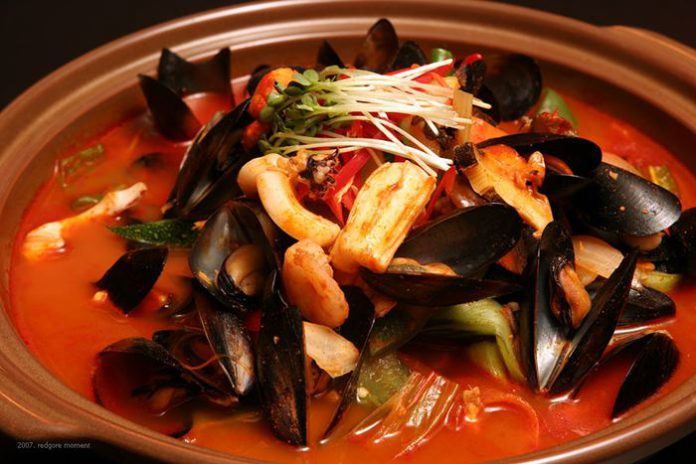 Jjamppong mì hải sản cay kết hợp theo phong cách Hàn – Trung