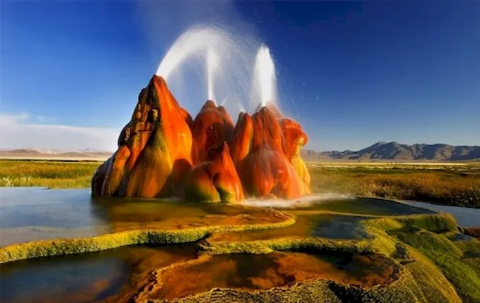 Mạch nước phun Fly Geyser kỳ dị giữa sa mạc Nevada khô cằn
