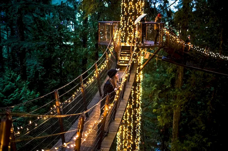 Cầu treo Capilano lãng mạn dịp Giáng sinh ở Vancouver