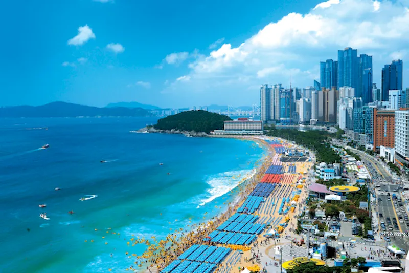 Bãi biển Haeundae xứng đáng với vé máy bay đi Busan Hàn Quốc