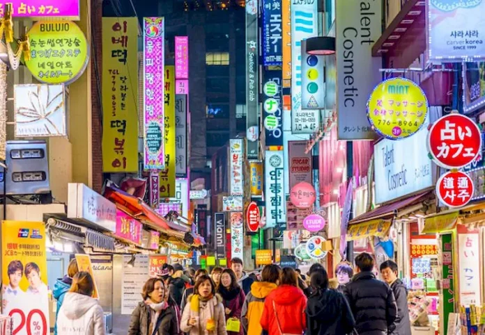 Khám phá chợ Myeongdong thiên đường mua sắm Hàn Quốc