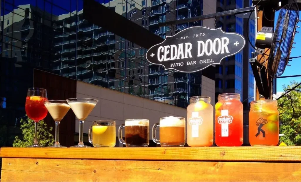 Quán bar Texas - Cedar Door