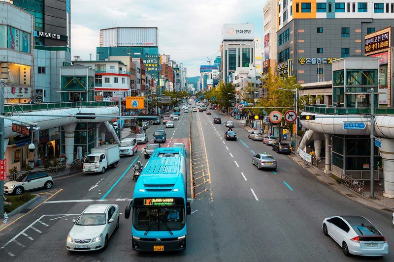 Đi lại trong thành phố bằng nhiều phương tiện khác nhau