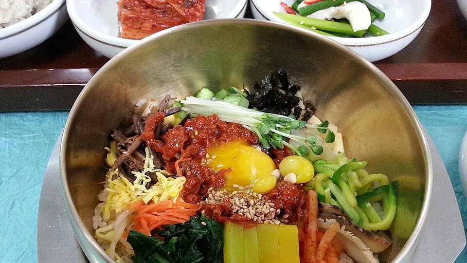 Ăn gì ở Jeonju: từ bibimbap đến món canh giá đỗ
